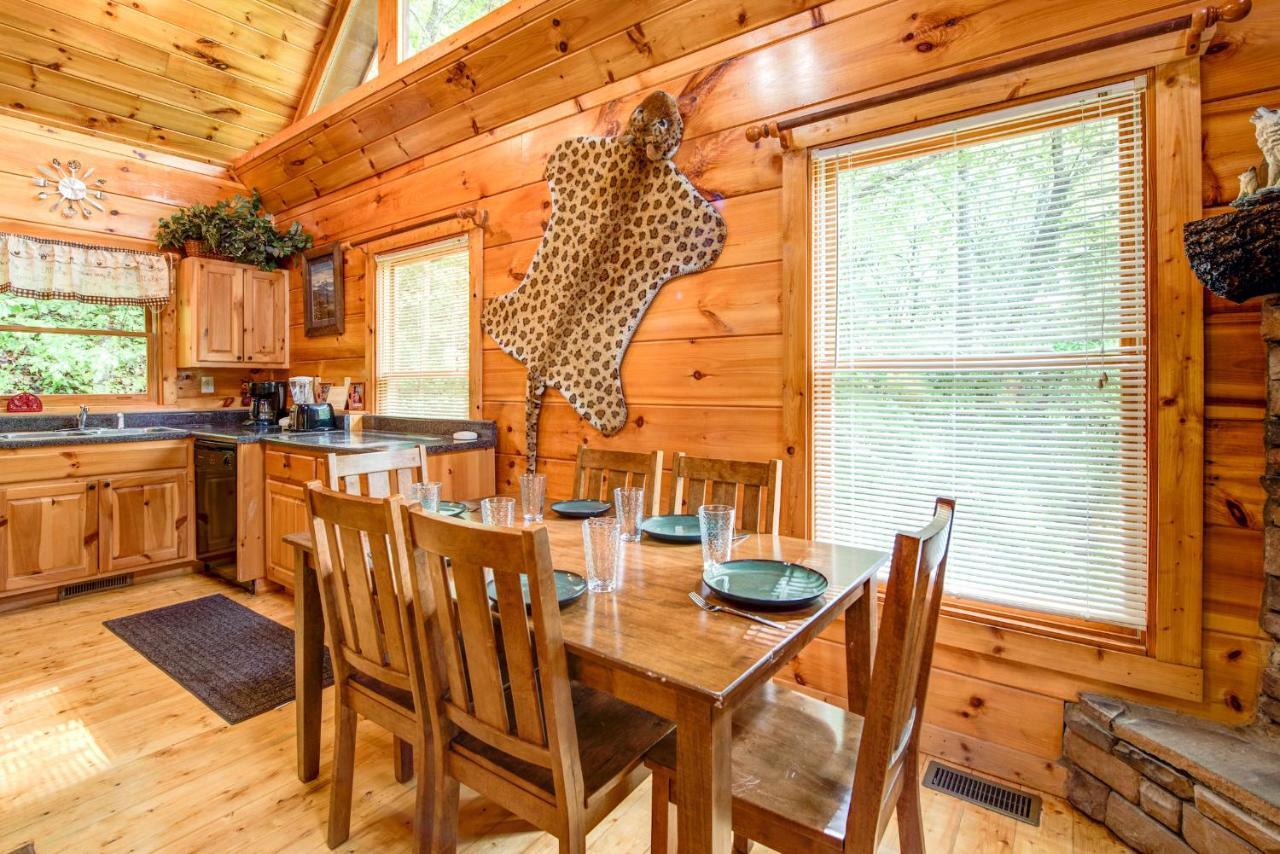 Cabin Of Dreams, 3 Bedroom Water View, Wifi, Hot Tub, Pool Table, Sleep 8 Sevierville Kültér fotó