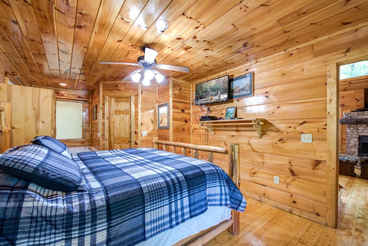 Cabin Of Dreams, 3 Bedroom Water View, Wifi, Hot Tub, Pool Table, Sleep 8 Sevierville Kültér fotó
