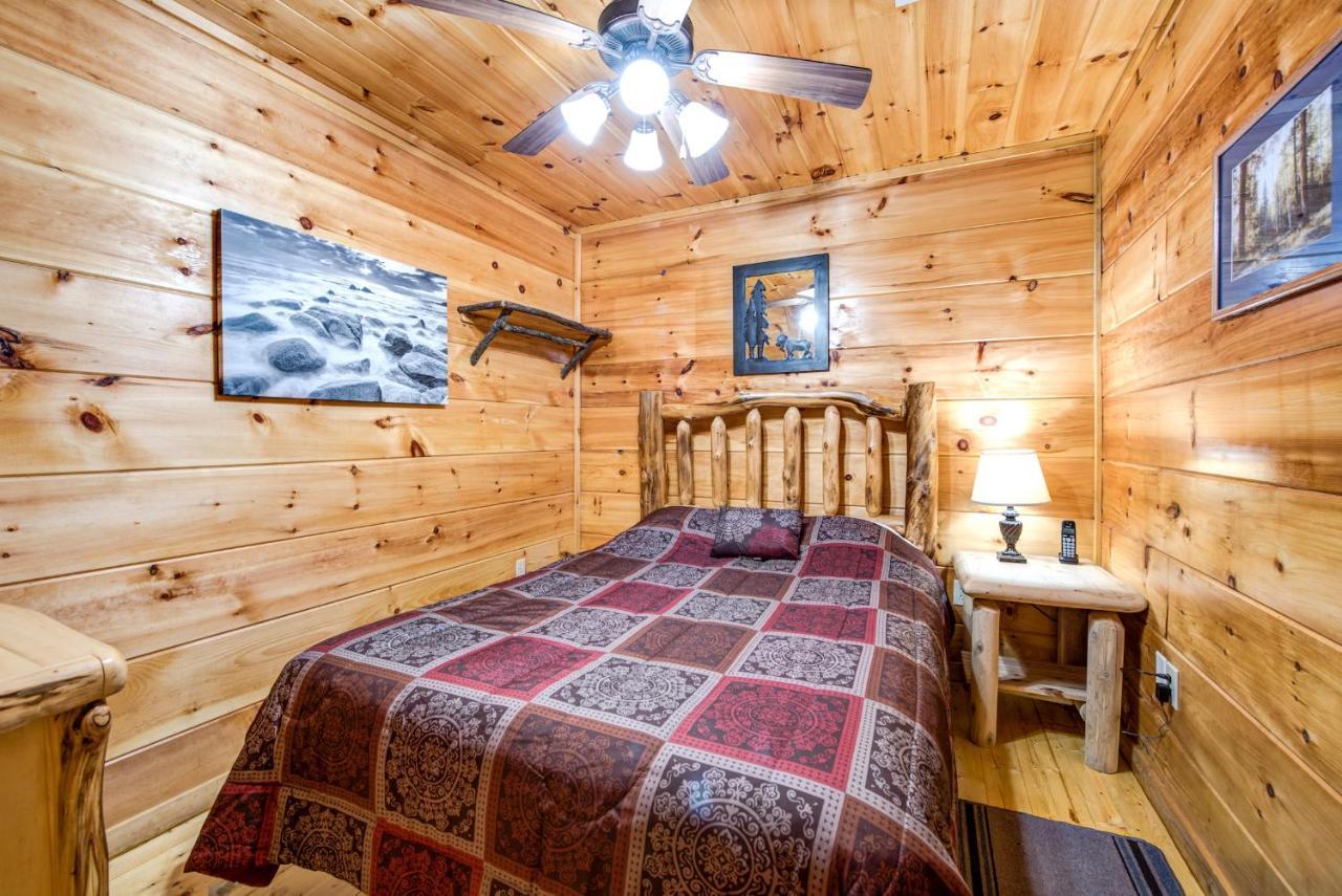 Cabin Of Dreams, 3 Bedroom Water View, Wifi, Hot Tub, Pool Table, Sleep 8 Sevierville Kültér fotó