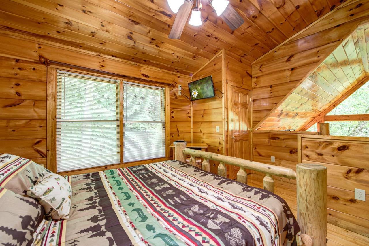 Cabin Of Dreams, 3 Bedroom Water View, Wifi, Hot Tub, Pool Table, Sleep 8 Sevierville Kültér fotó