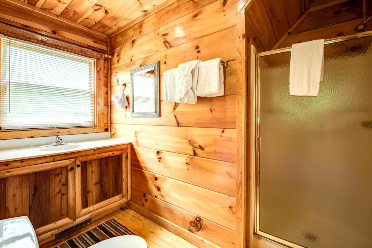 Cabin Of Dreams, 3 Bedroom Water View, Wifi, Hot Tub, Pool Table, Sleep 8 Sevierville Kültér fotó