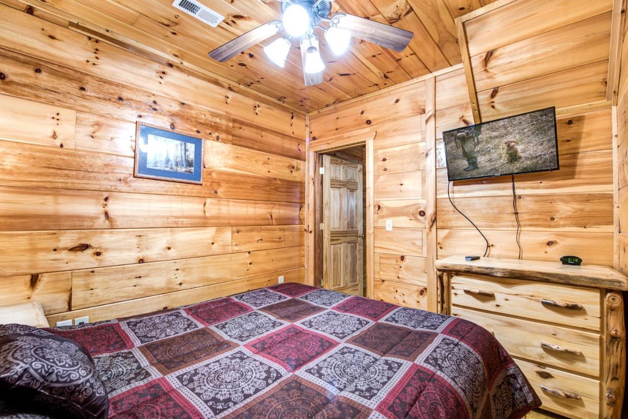 Cabin Of Dreams, 3 Bedroom Water View, Wifi, Hot Tub, Pool Table, Sleep 8 Sevierville Kültér fotó