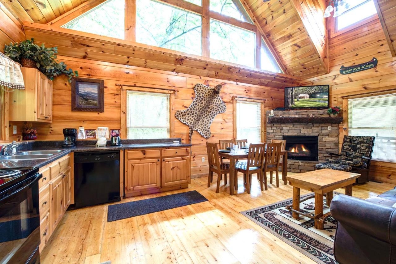 Cabin Of Dreams, 3 Bedroom Water View, Wifi, Hot Tub, Pool Table, Sleep 8 Sevierville Kültér fotó