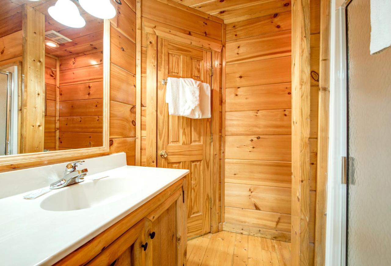 Cabin Of Dreams, 3 Bedroom Water View, Wifi, Hot Tub, Pool Table, Sleep 8 Sevierville Kültér fotó